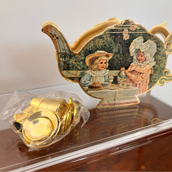 Vintage Miniature Tea Set by B. Shackman 1983 Gold Plastic Die cut Teapot Box - Picture 2 of 10